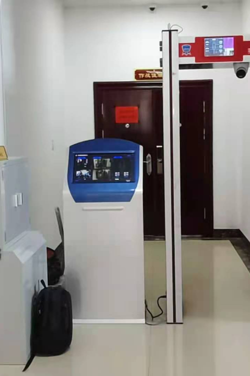 老年機泄密風險與安檢防護 手機探測門如何筑起安全防線